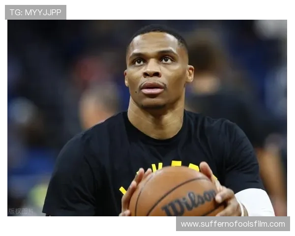 拉塞尔·威斯布鲁克突破拉开空间提升球队关键时刻得分效率